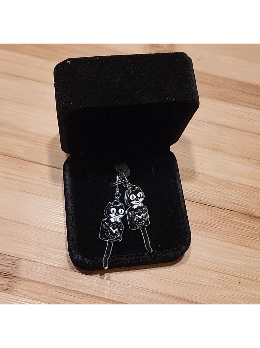 Black & silver Kit-cat klock clock earrings